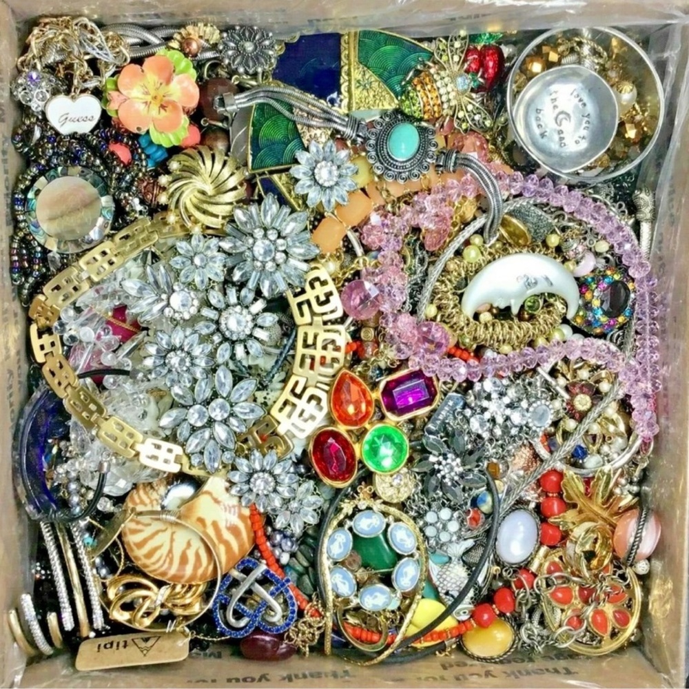 1 LB Vtg modern jewelry lot~ wear craft necklaces, earrings, bracelets, brooches